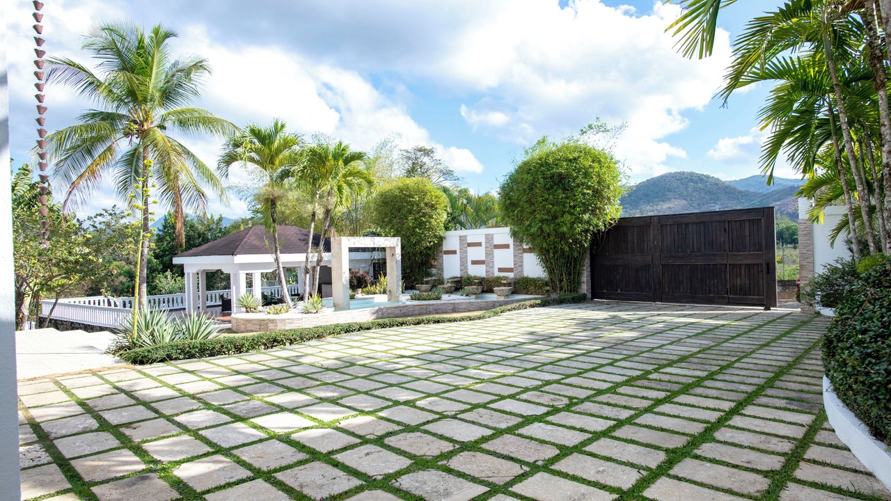 Photo of Outdoor in Pedro Brand