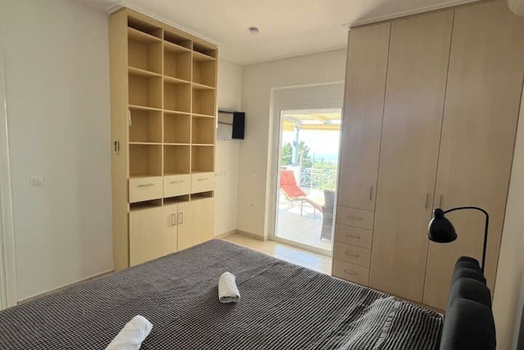 Photo of Bedroom in Neromilos