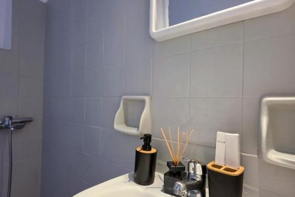 Photo of Bathroom in Vothon