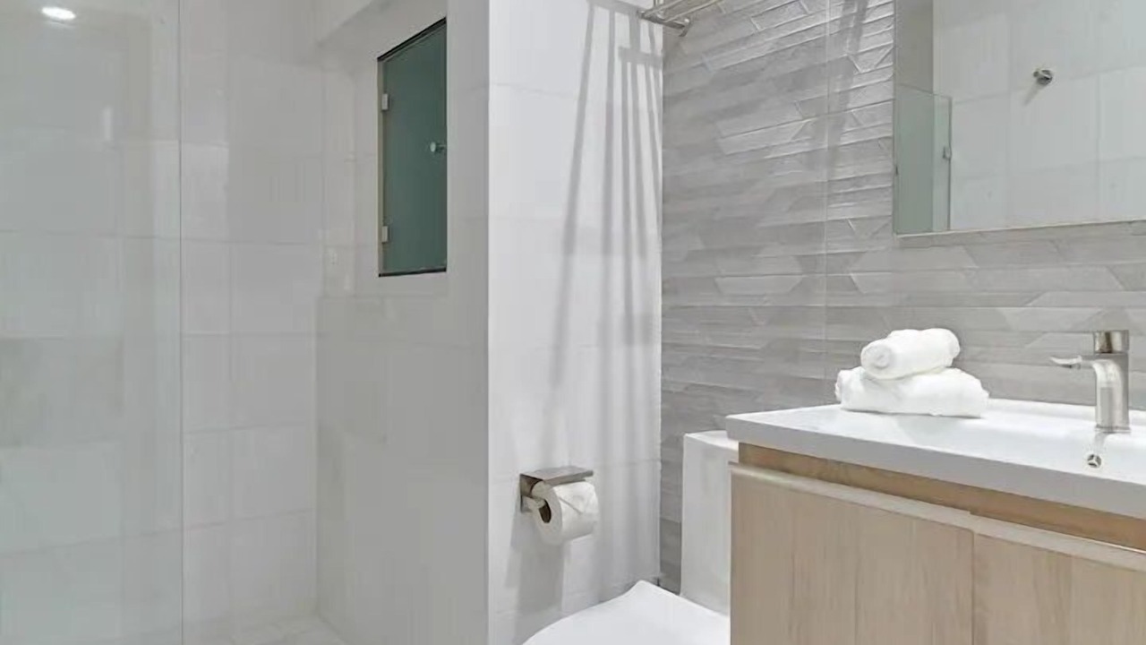 Photo of Bathroom in Yolanda Morales