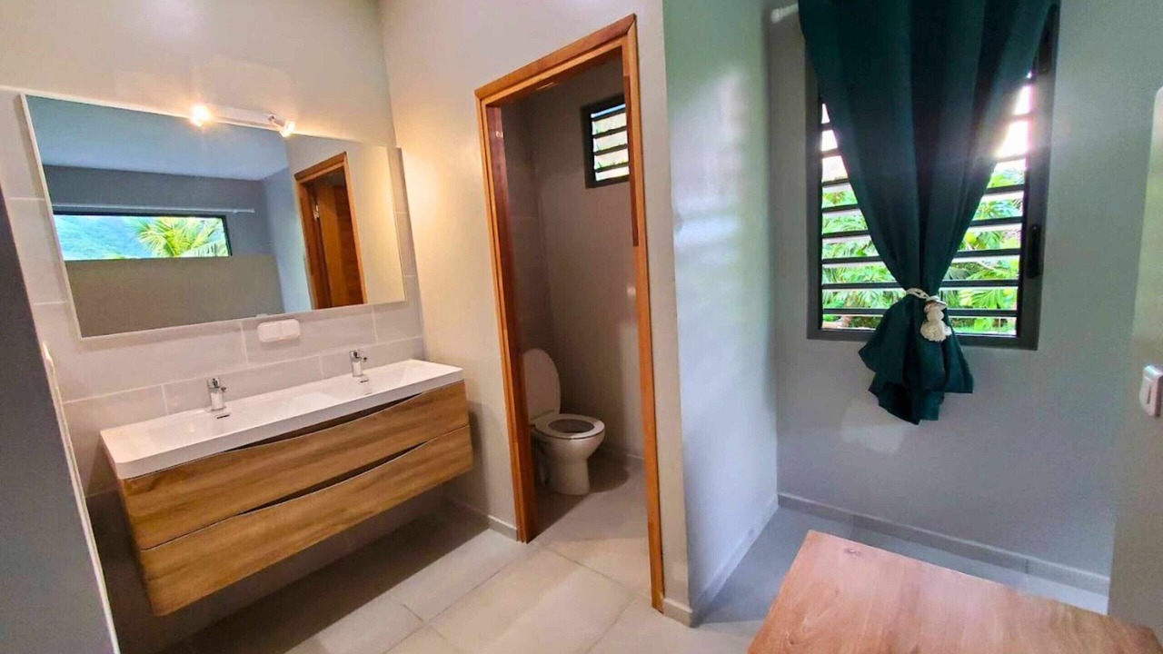 Photo of Bathroom in Teahupo'o