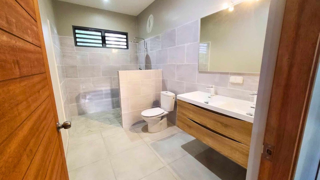 Photo of Bathroom in Teahupo'o