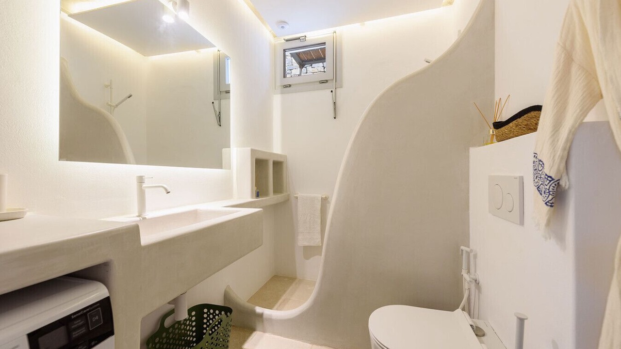 Photo of Bathroom in Ampelas