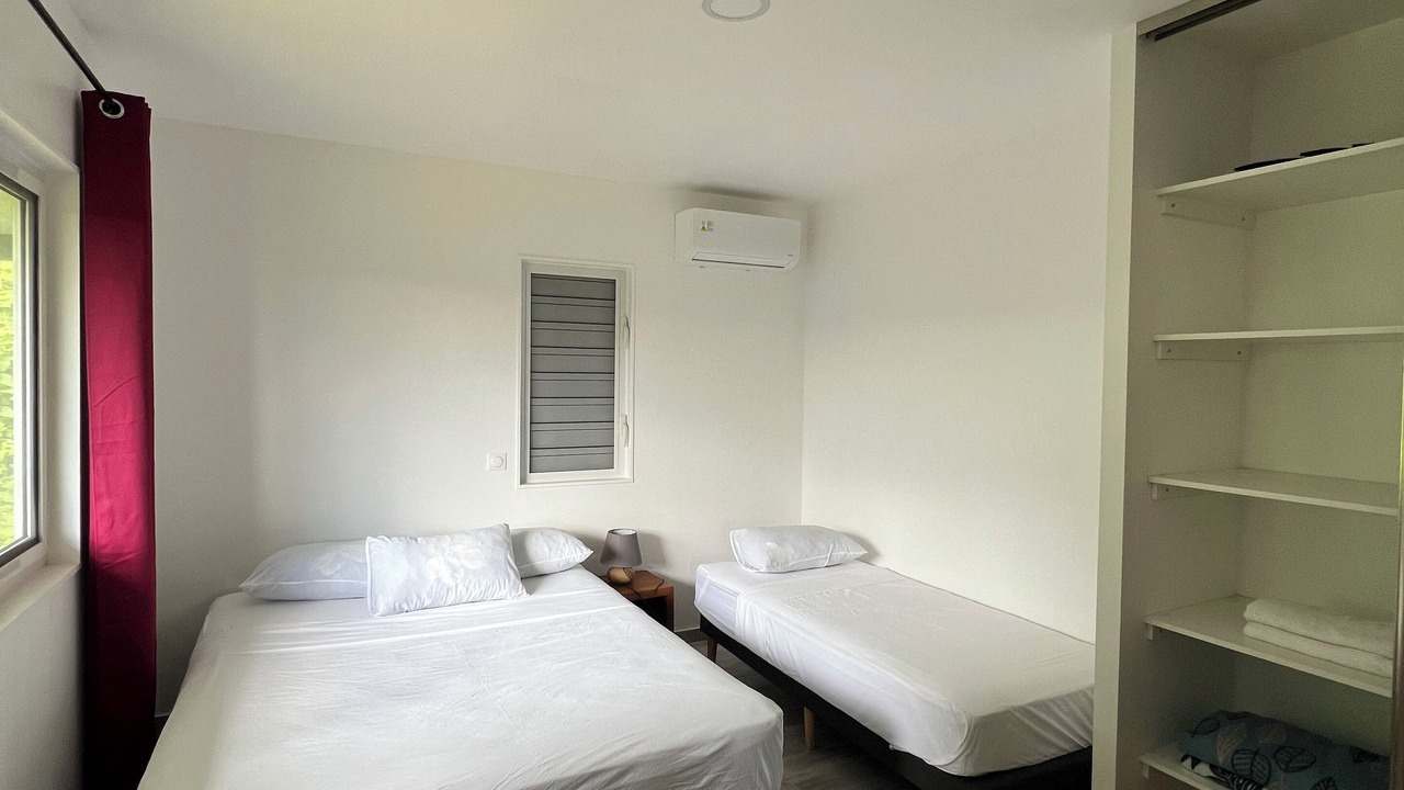 Photo of Bedroom in Teahupoo