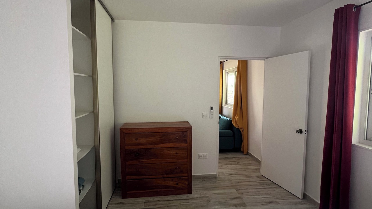 Photo of Bedroom in Teahupoo