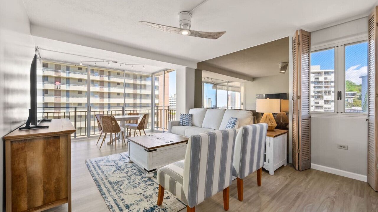 Photo of Livingroom in Tantalus