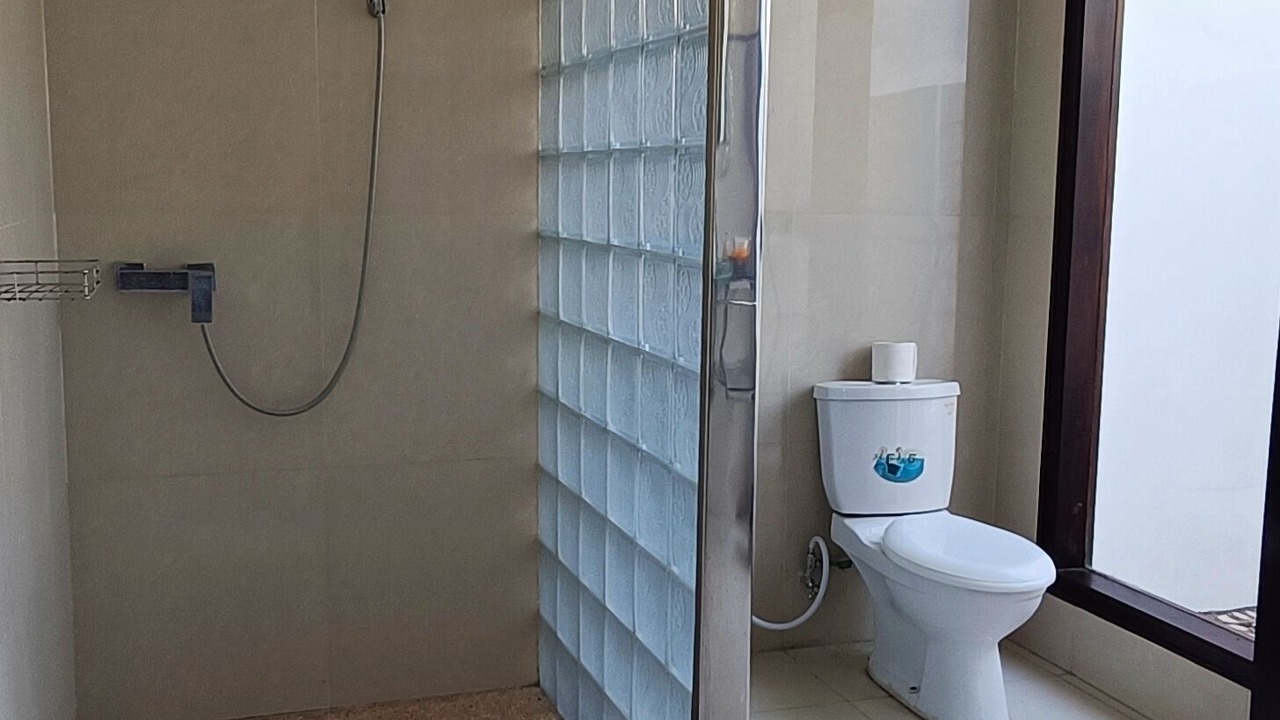Photo of Bathroom in Umeanyar