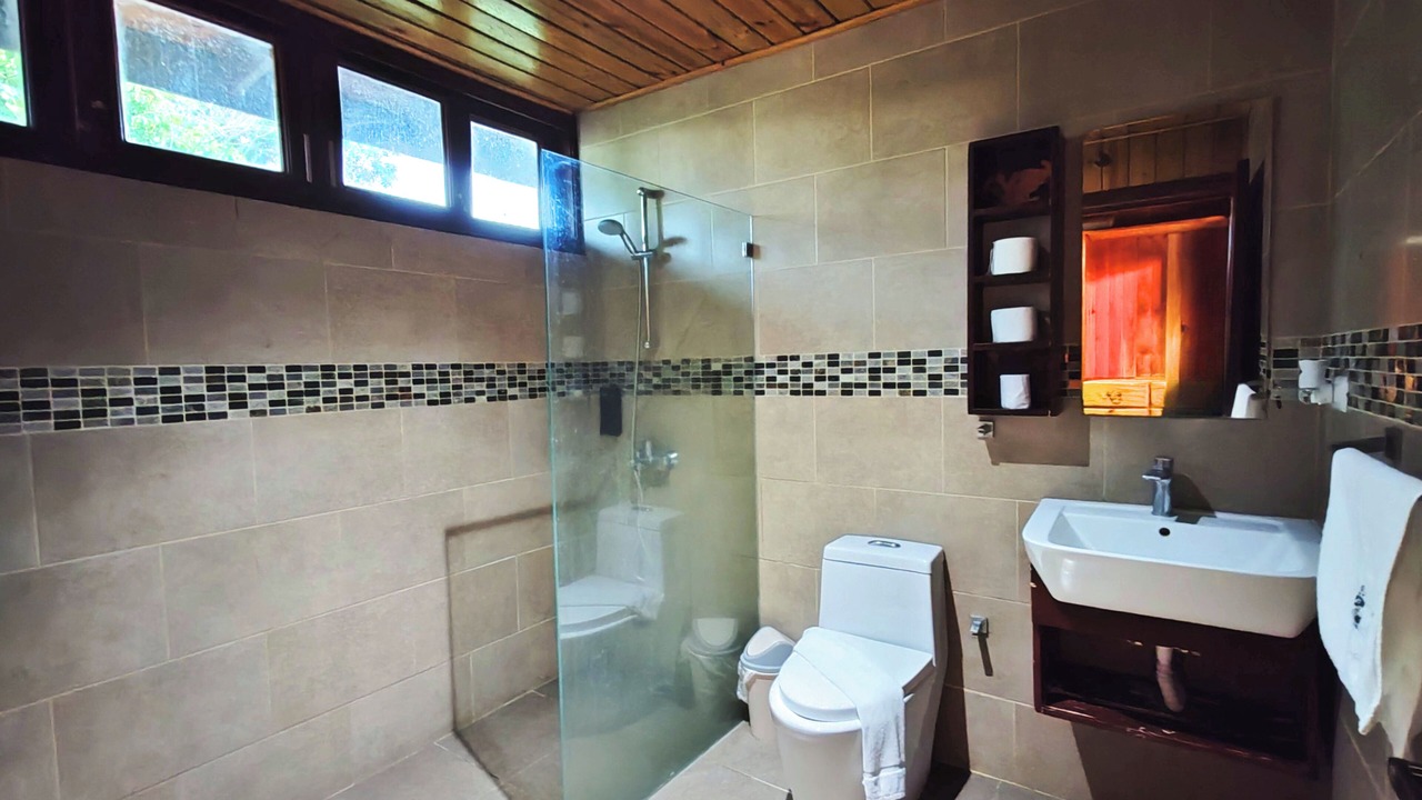Photo of Bathroom in Pedro Brand