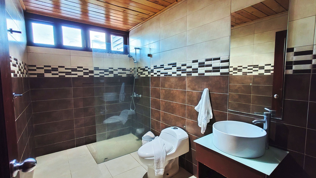 Photo of Bathroom in Pedro Brand
