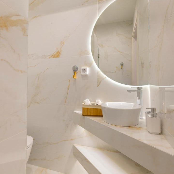 Photo of Bathroom in Paleopolis