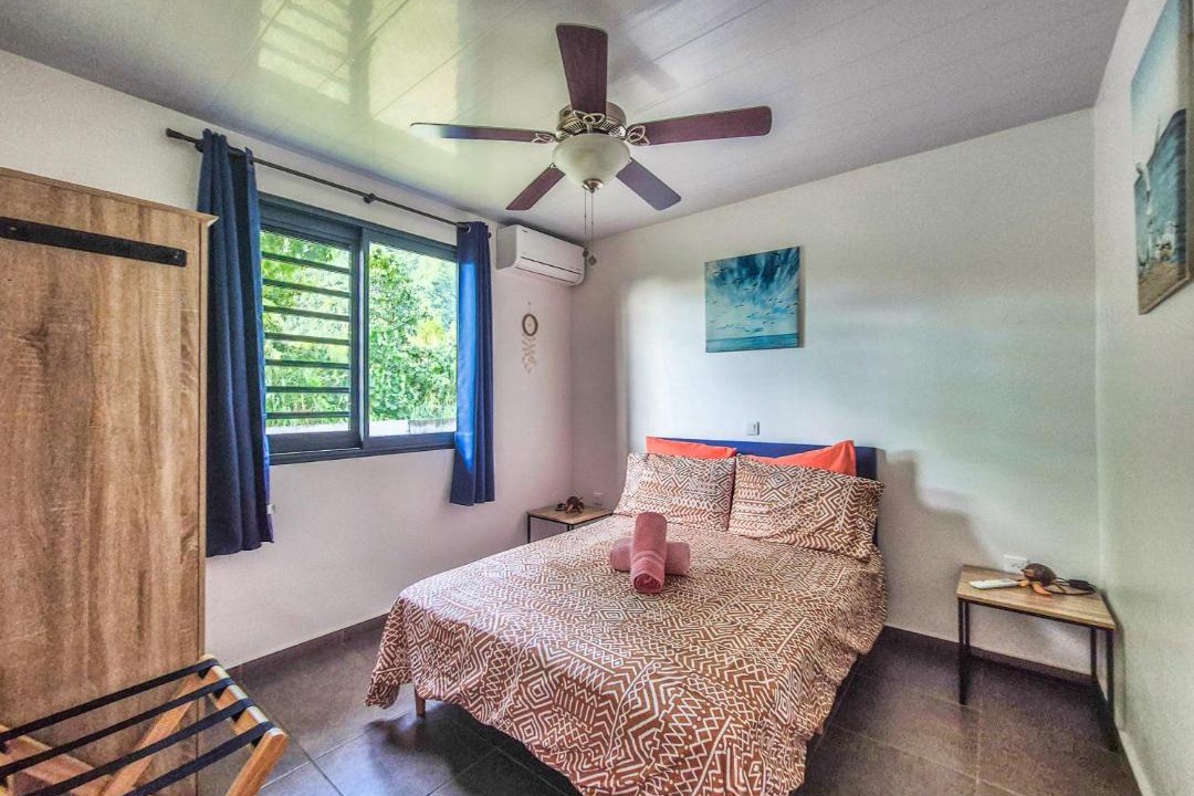 Photo of Bedroom in Teahupo'o