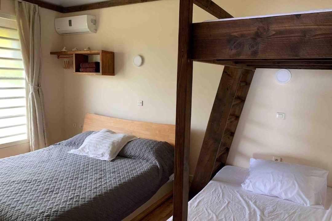 Photo of Bedroom in Ha'apiti