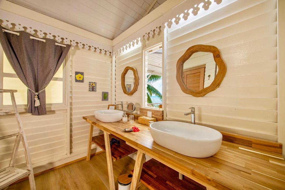 Photo of Bathroom in Teahupoo