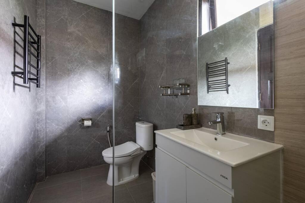 Photo of Bathroom in Suraberata