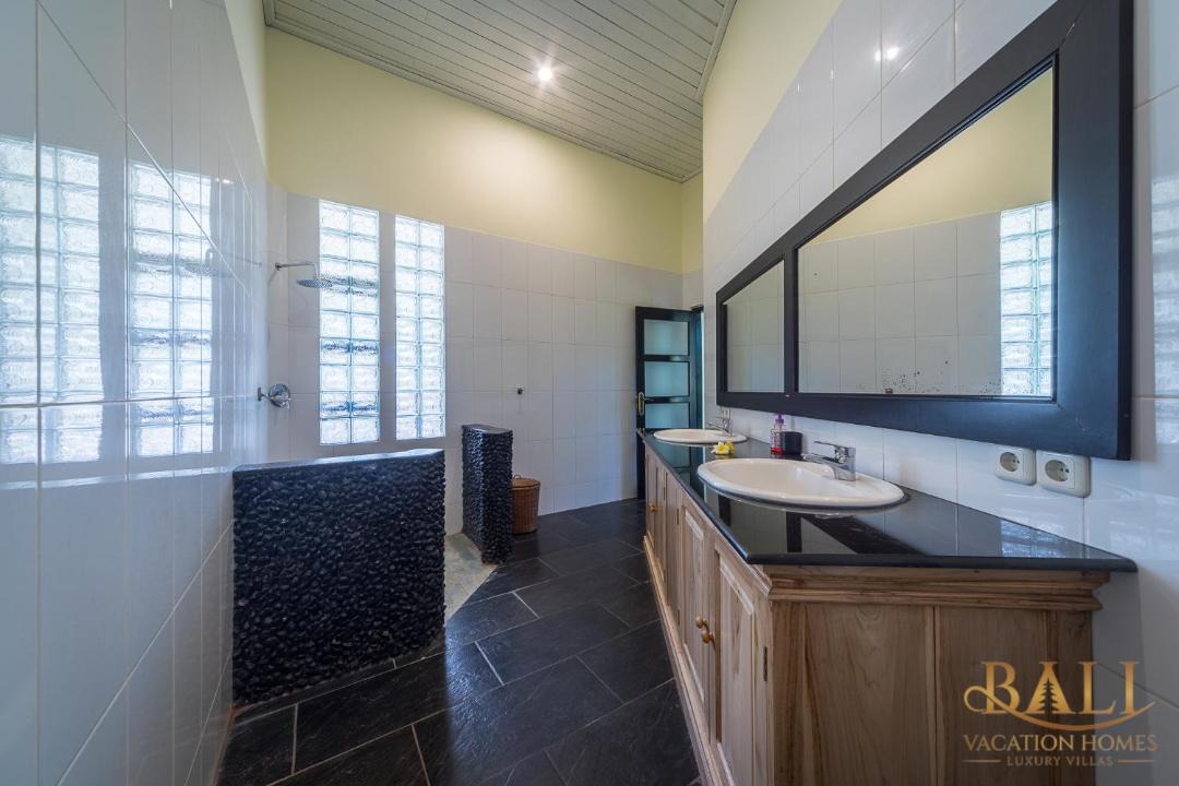 Photo of Bathroom in Kalisada