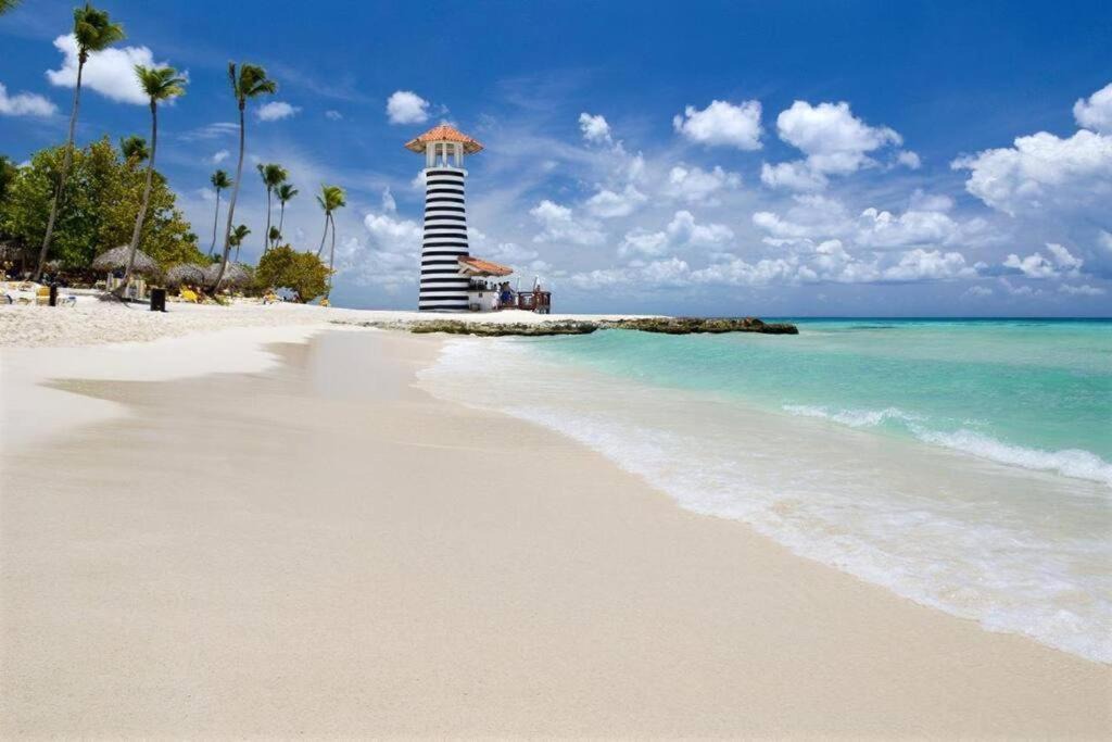 Photo of Others in Dominicus