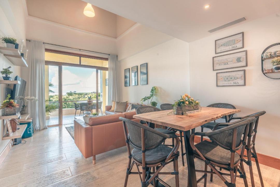 Photo of Livingroom in Los Altos