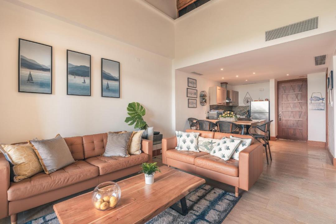 Photo of Livingroom in Los Altos