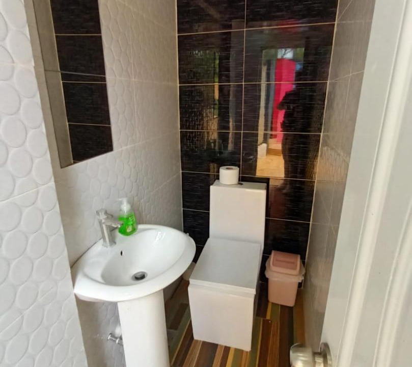 Photo of Bathroom in Pedro Brand