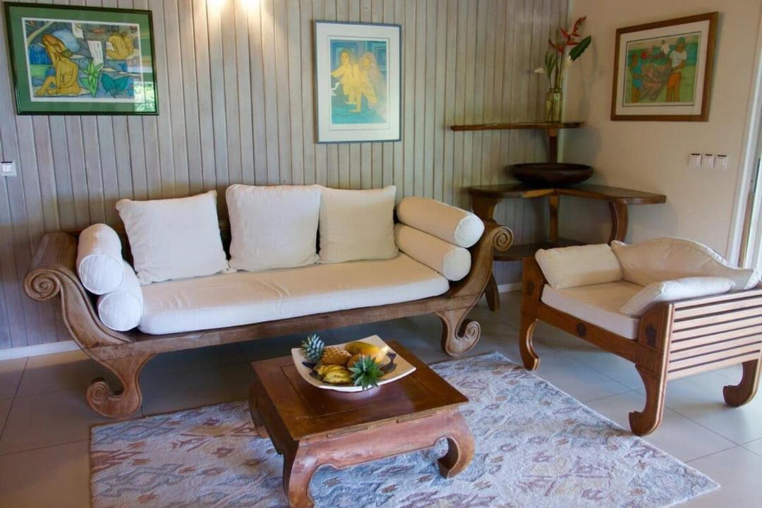 Photo of Livingroom in Cook's Bay