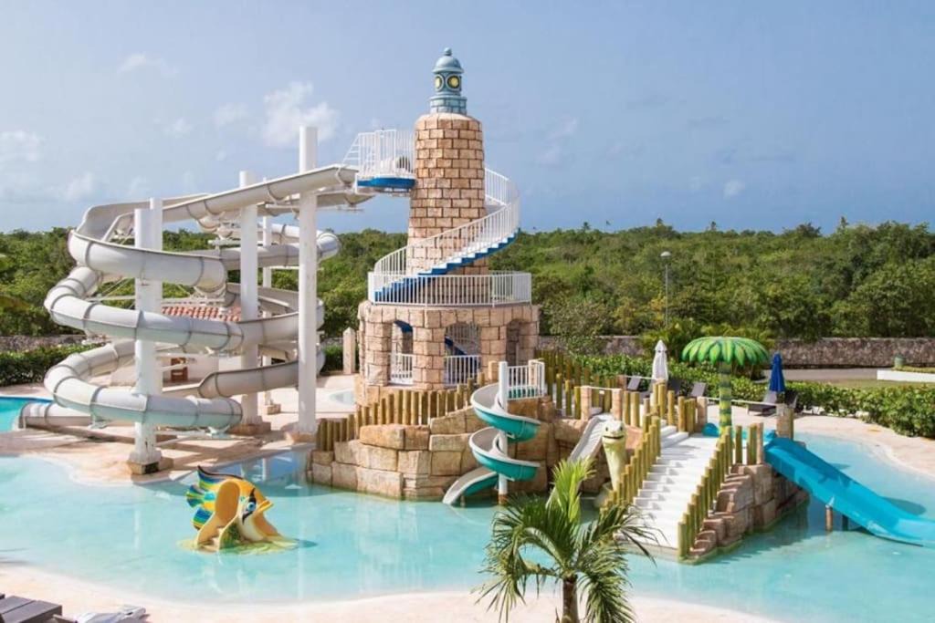Photo of Others in Dominicus