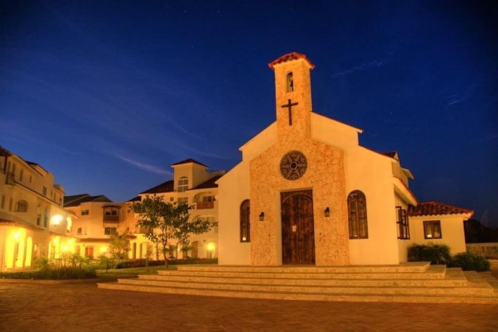 Photo of Buildings in Dominicus