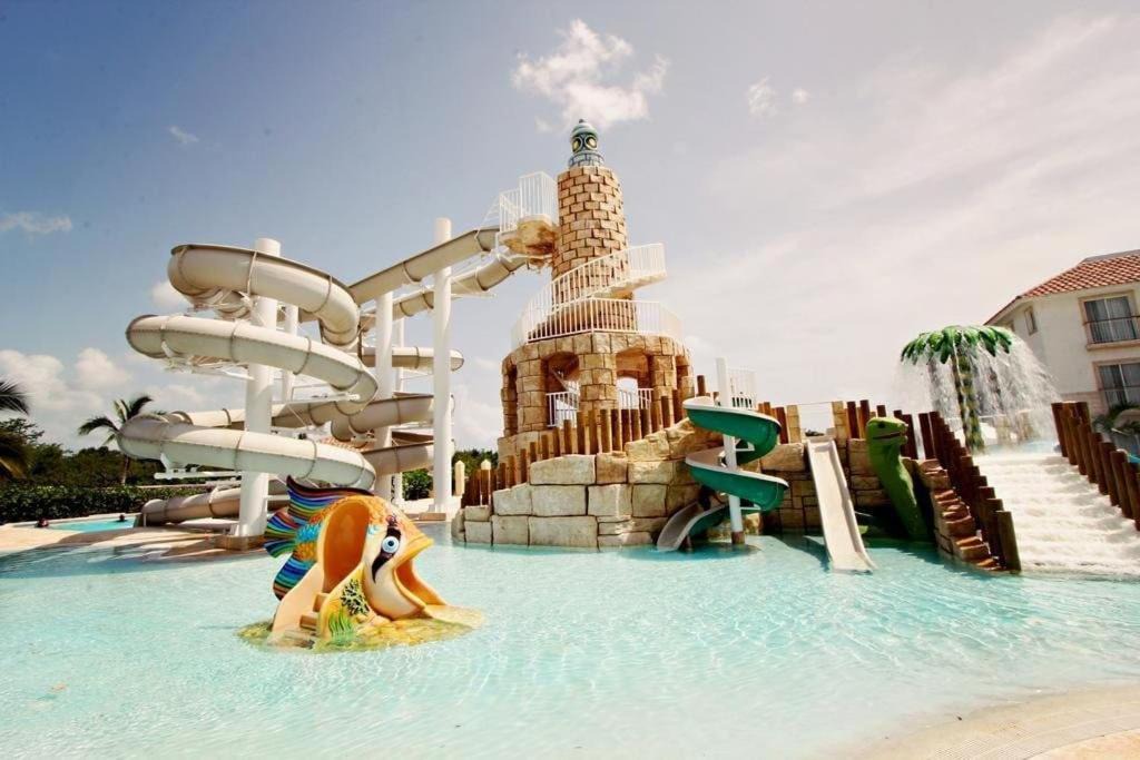 Photo of Others in Dominicus