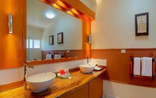 Photo of Bathroom in Sunset Strip
