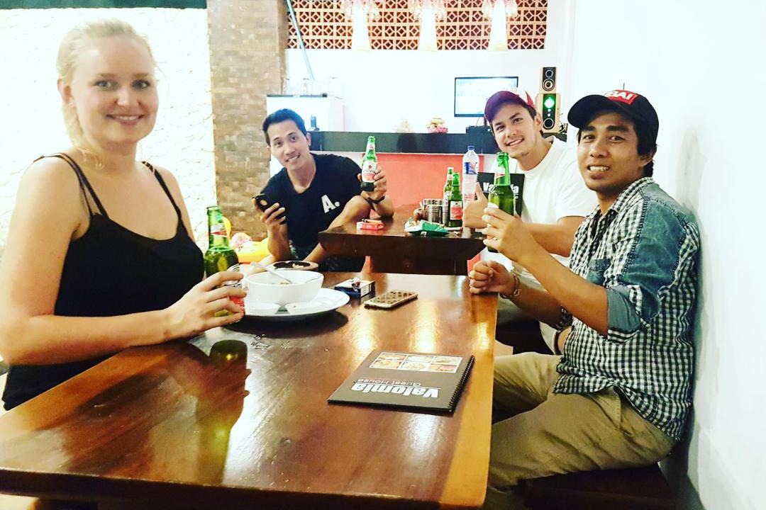 Photo of Human In Picture in Padangsambian Klod