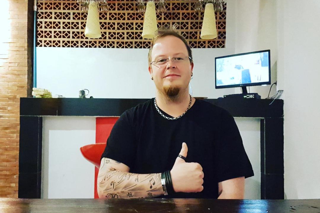 Photo of Human In Picture in Padangsambian Klod