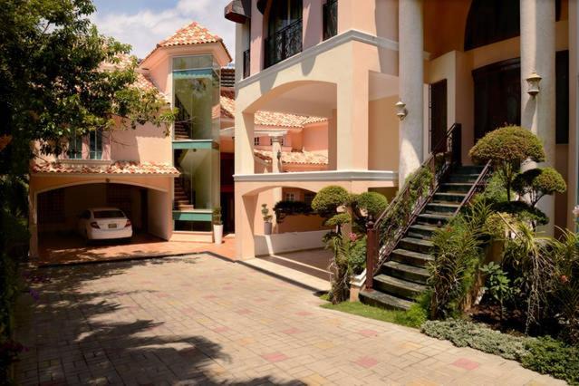 Photo of Buildings in Nuevo Arroyo Hondo