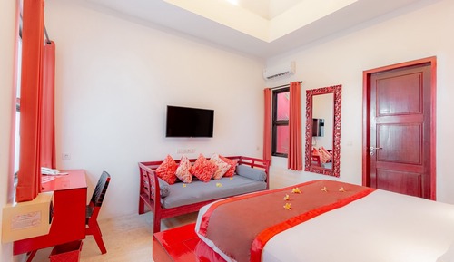 Ginger Suite Poolside 4