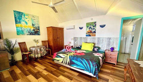 Studio, Beachside