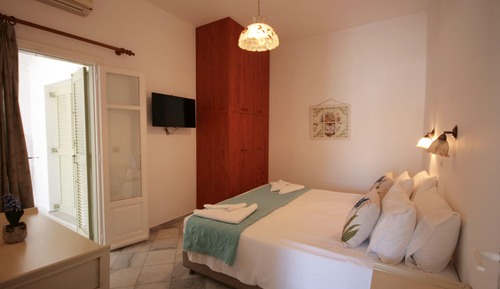 Standard Studio, Sea View