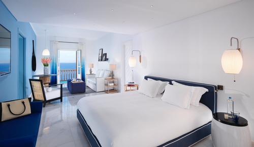 Open Plan Suite Sea View