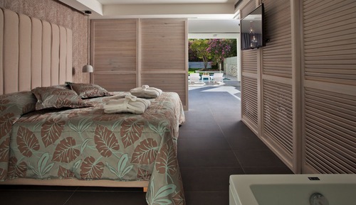 Executive Suite, Private Pool