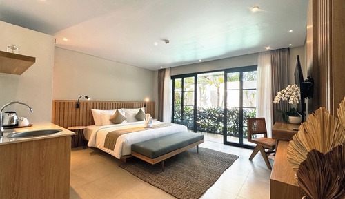 Deluxe Room, Pool Access