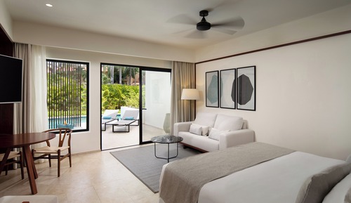 Honeymoon Junior Suite Swim-Up