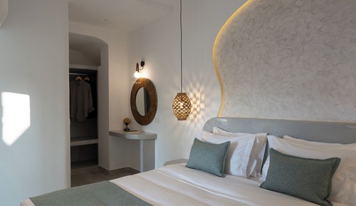 Essential Suite with Balcony& Hot Tub
