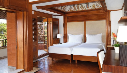 Palace Club Suite with 2 single beds