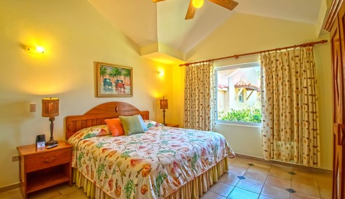 Deluxe Room, 1 King Bed, Ocean View