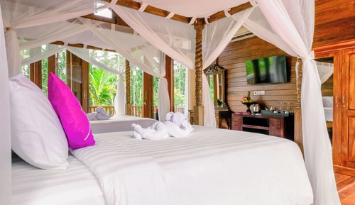 Sunrise Pool Access Suite with Butler Service