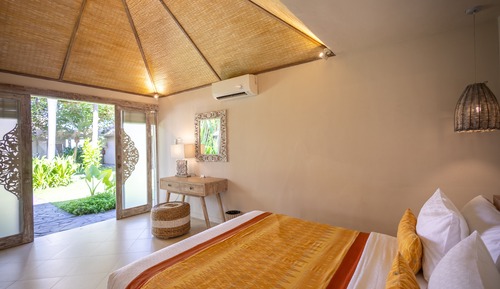 Four Bedroom Beach Front Pool Villa - Sunrise