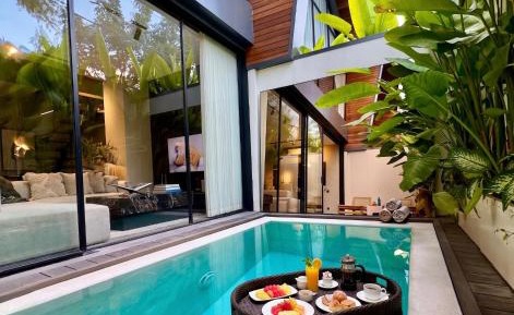Villa with Garden View