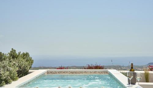 Honeymoon Suite with Heated Plunge Pool & Sea View