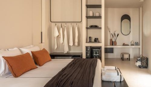 Master Suite with Private Pool