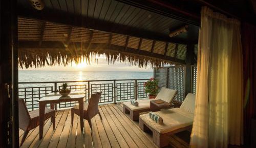Premium King Bangalow with Panoramic View - Over Water
