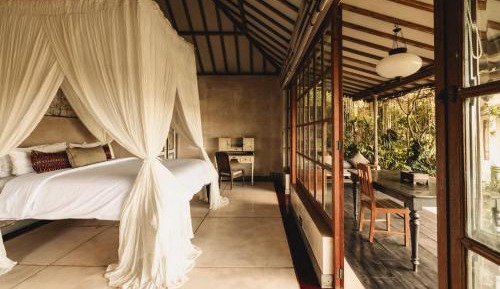 Bungalow with Patio