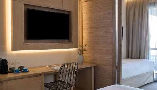 Junior Suite Inland View