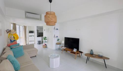 One-Bedroom Apartment with Sea View and Balcony